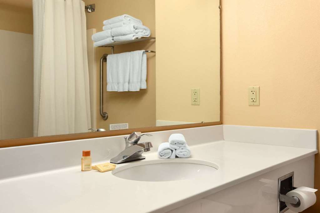 Days Inn by Wyndham Altavista - photo 14