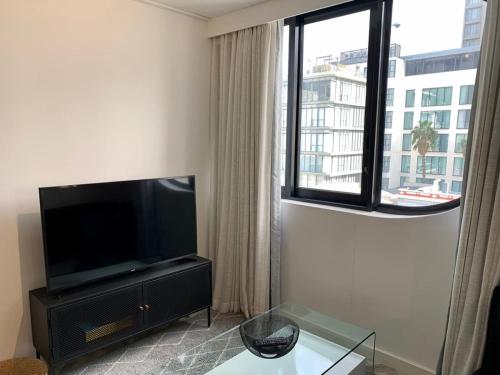 Upper City Central Large Sunny Studio