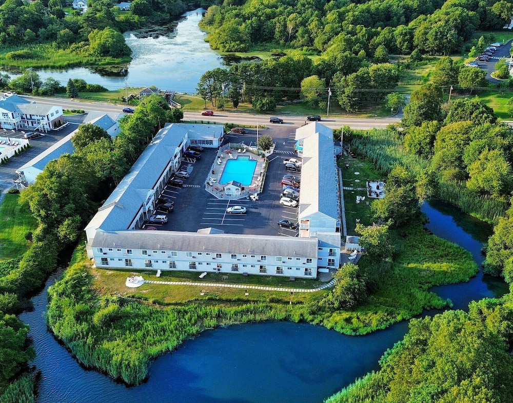 Cape Sands Inn — West Yarmouth