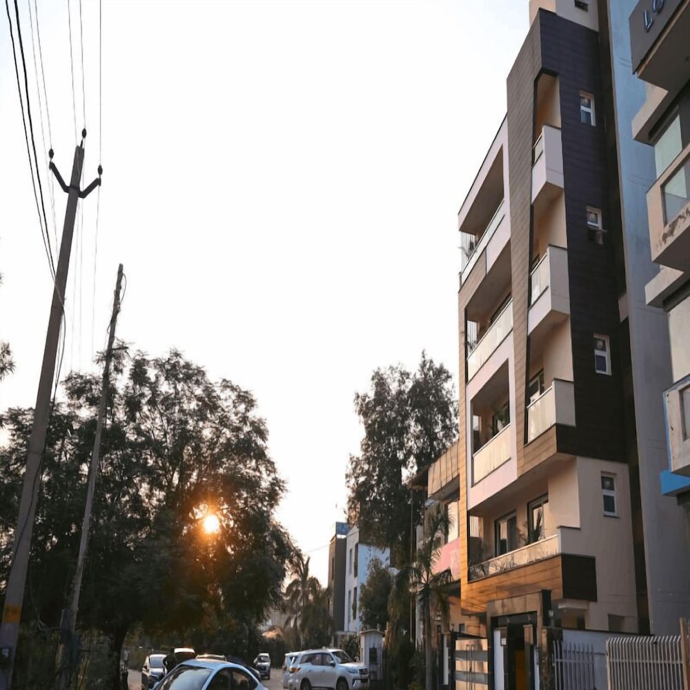 Lime Tree Hotel Golf Course Extension Rd - last minute hotel in Gurgaon