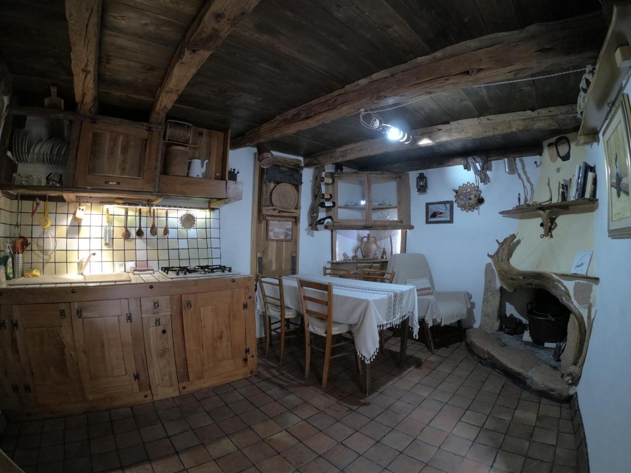 Sa domu 'eccia - carbon neutral hotel in Urzulei