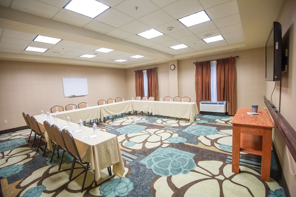 Hampton Inn Brattleboro - photo 20