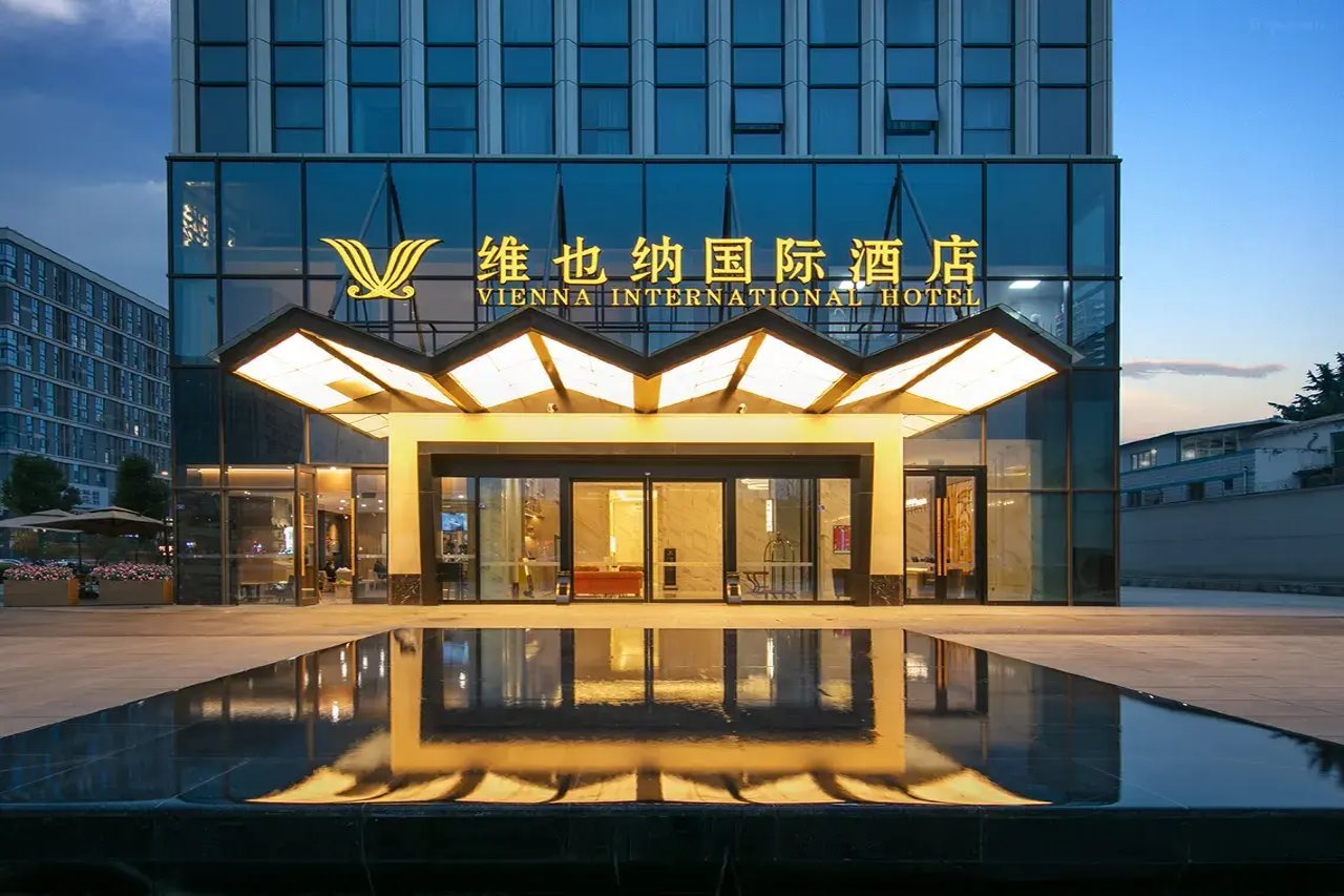 Vienna International Hotel Chengdu Shuangliu Airport Terminal Beijing Hualian — 4-Star Luxury Hotel in Chengdu, People's Republic of China