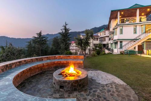 StayVista at Raas Villa with BBQ & Bonfire — 4-Star Luxury Hotel in Chail, India