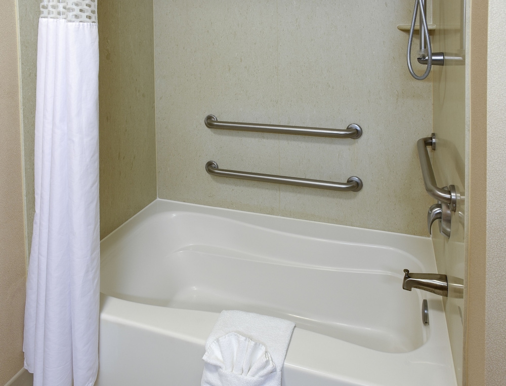 Hampton Inn & Suites Youngstown Canfield - photo 51