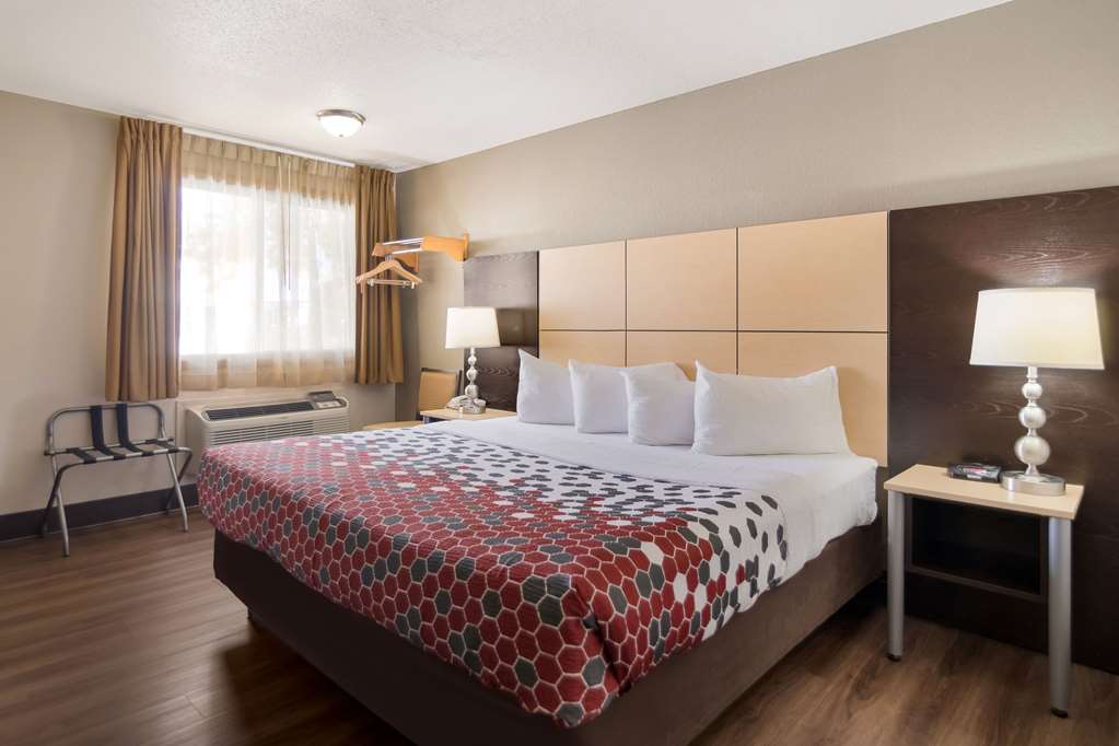 Econo Lodge Grand Forks near University - photo 13