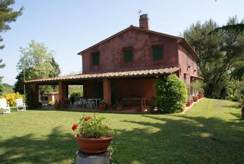 Tuscany Country House Poggio Vitale — 4-Star Luxury Hotel in Lorenzana, Italy