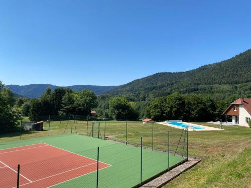 Villa Le Chant Des Sapins Tennis Pool Golf — 4-Star Luxury Hotel in Moyenmoutier, France