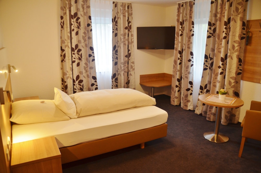 Tiptop Hotel Hirt - last minute hotel in Deisslingen