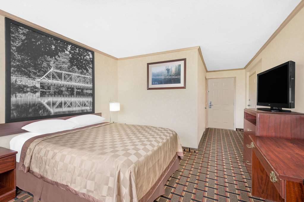 Super 8 Maumee Toledo OH - photo 12