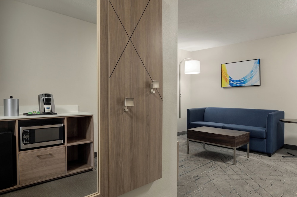 Holiday Inn Express Hotel & Suites North Fremont By Ihg - photo 9