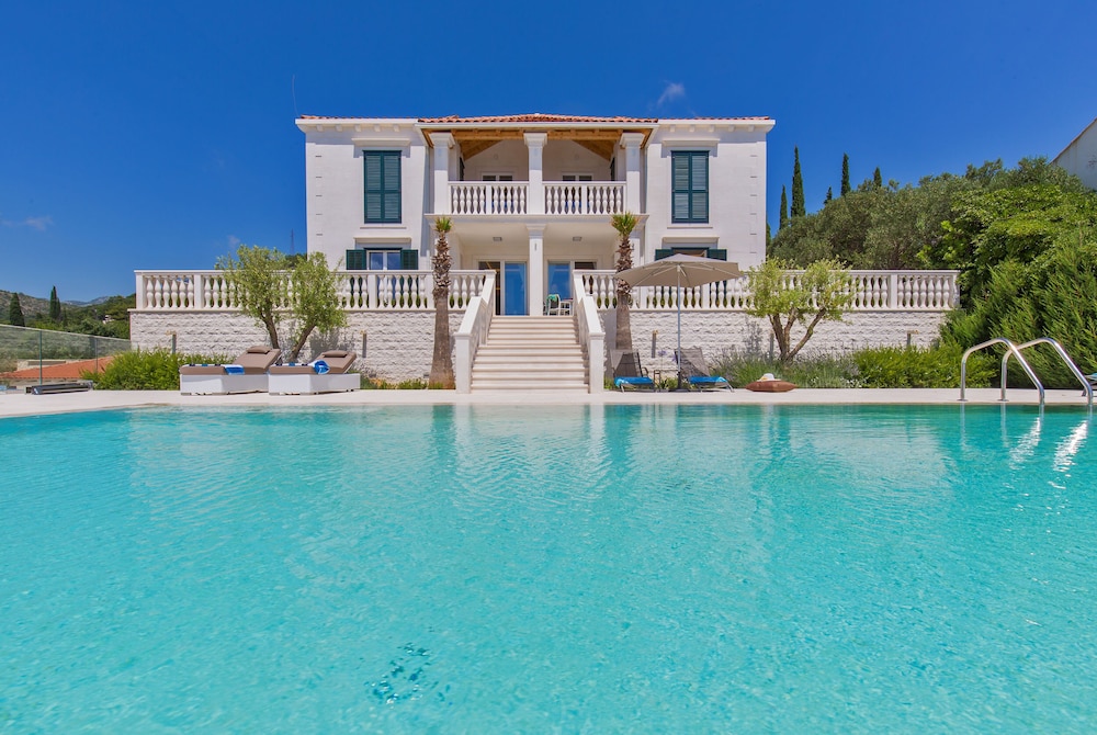 Villa Touran — 4-Star Luxury Hotel in Dubrovnik, Croatia