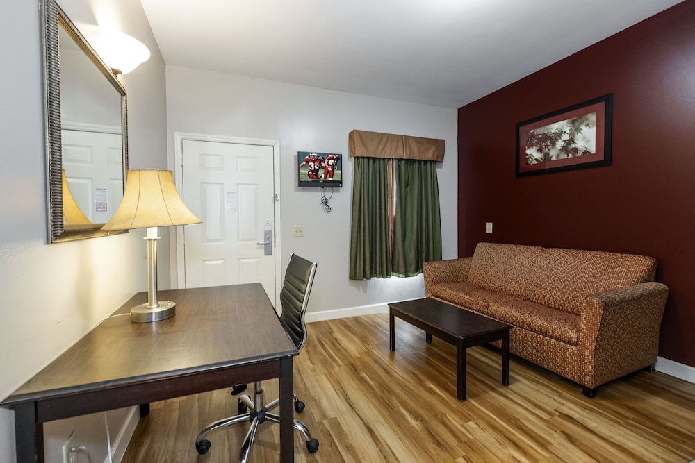 Red Roof Inn & Suites Wilson - photo 11