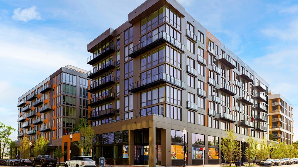 Global Luxury Suites Capitol Riverfront — 4-Star Luxury Hotel in Washington, United States