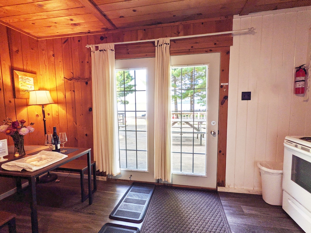 Coadys' Point of View Lake Resort - photo 24