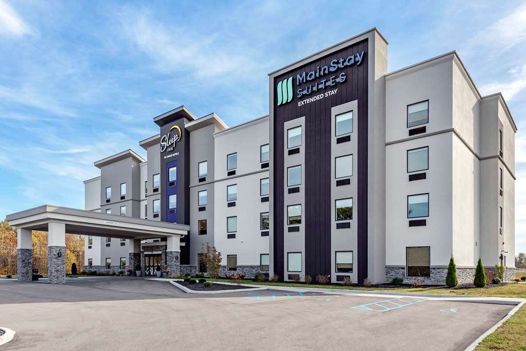 Mainstay Suites Newberry Crane — hotel in Bloomfield