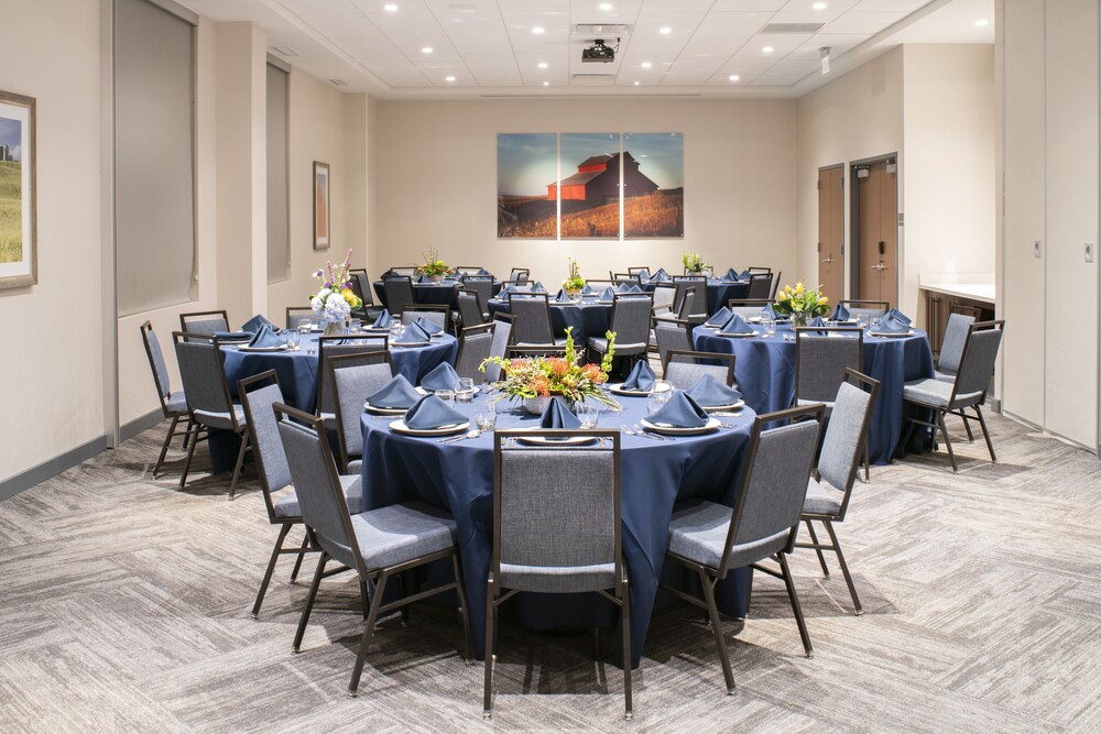 Hyatt Place East Moline Quad Cities - photo 20