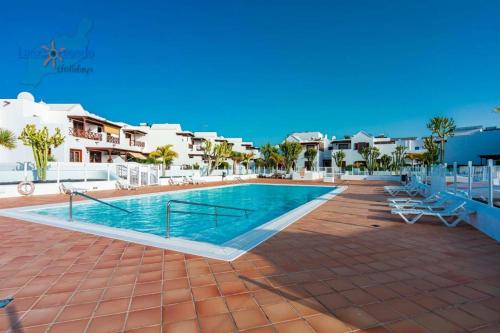 Vivienda Vacacional Casa Ciara — 4-Star Luxury Hotel in Playa Blanca, Spain