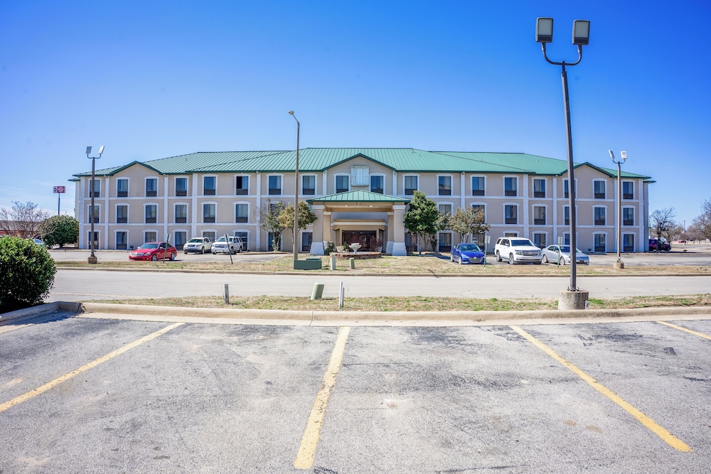 Ark Suites By Oyo Jonesboro I 555 in Jonesboro, United States