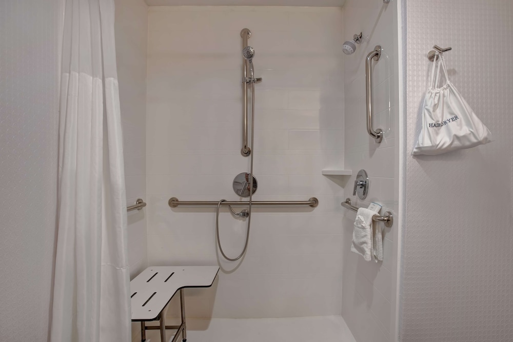 Hampton Inn Olive Branch - photo 32