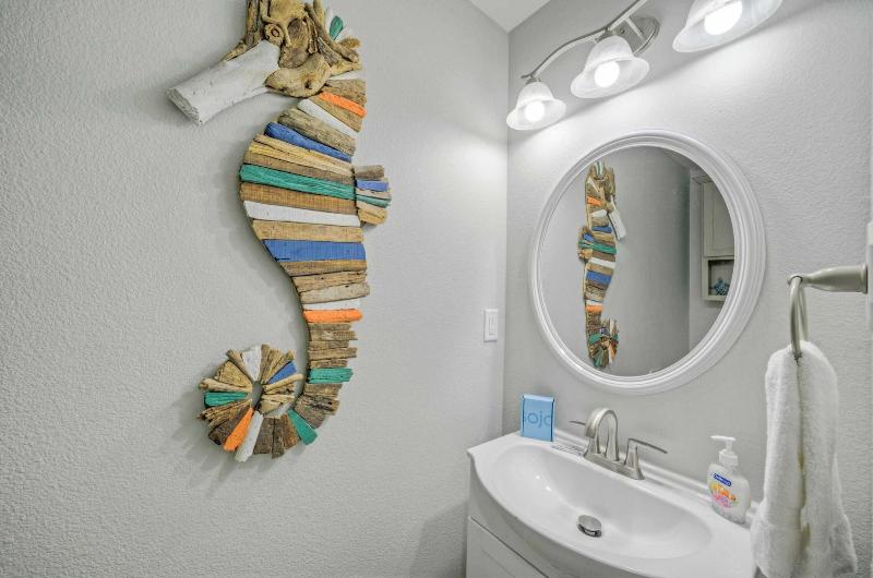 Reel Life Dreams by Avantstay Pool Near Beach - photo 62