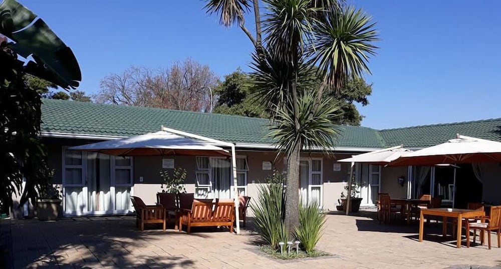 Flying Falcon Guesthouse — 4-Star Luxury Hotel in Johannesburg, South Africa