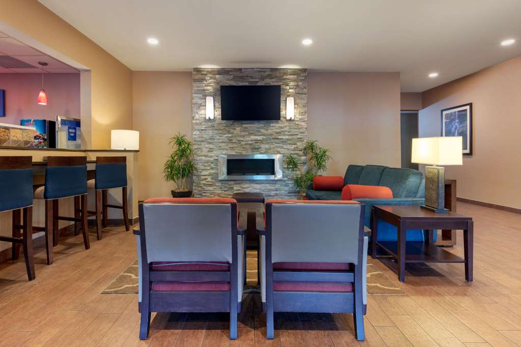 Comfort Inn & Suites Fayetteville University Area - photo 4