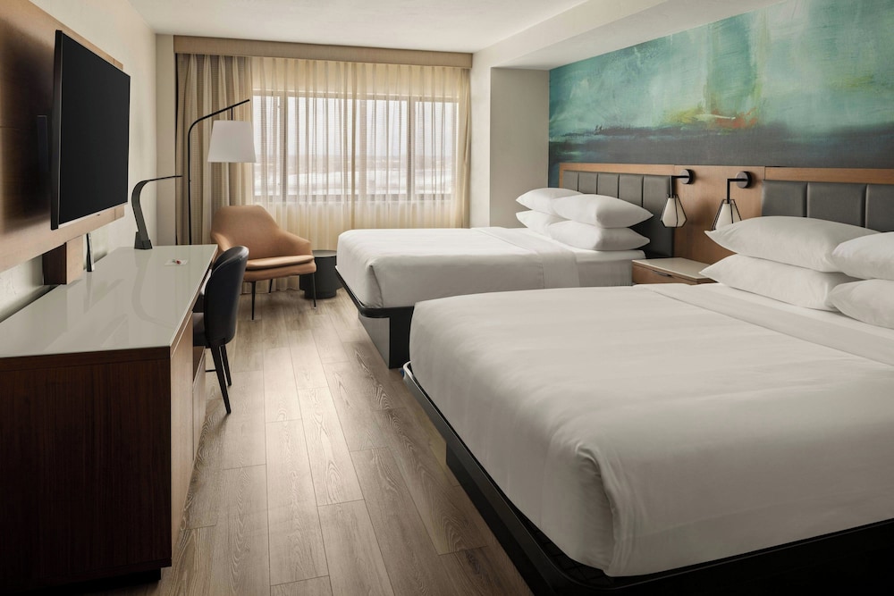 Oshkosh Marriott Waterfront Hotel & Convention Center - photo 6