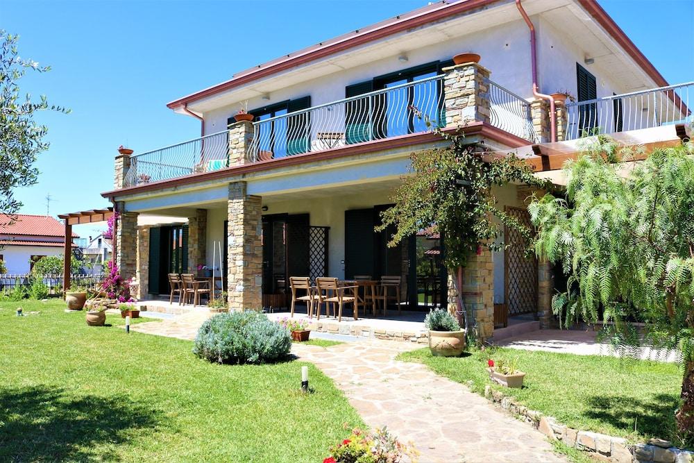 Villa di Marinella — 4-Star Luxury Hotel in Ascea, Italy