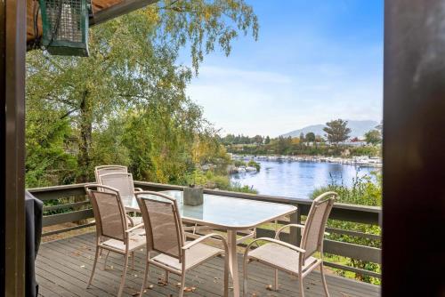 Rutherfurd Lakehouse Taupō Holiday Home — 4-Star Luxury Hotel in Taupo, New Zealand