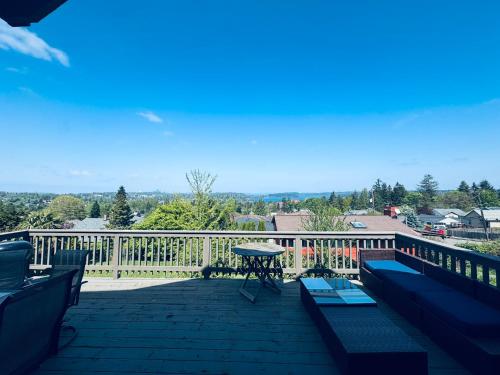 Craftsman with view of Seattle in Seattle, United States