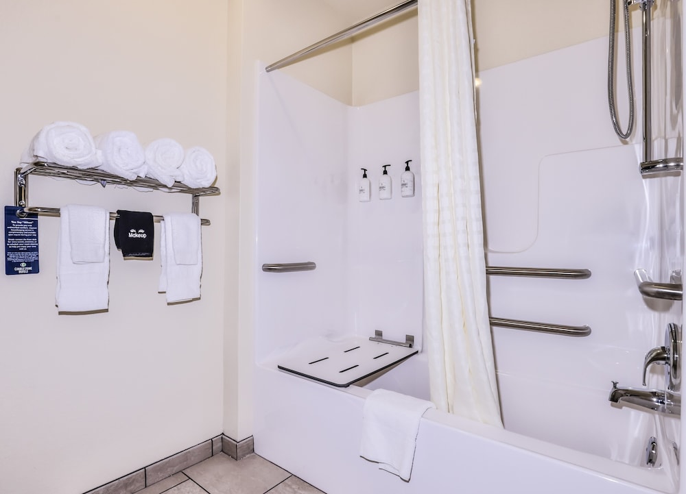 Cobblestone Hotel & Suites Rhinelander - photo 40