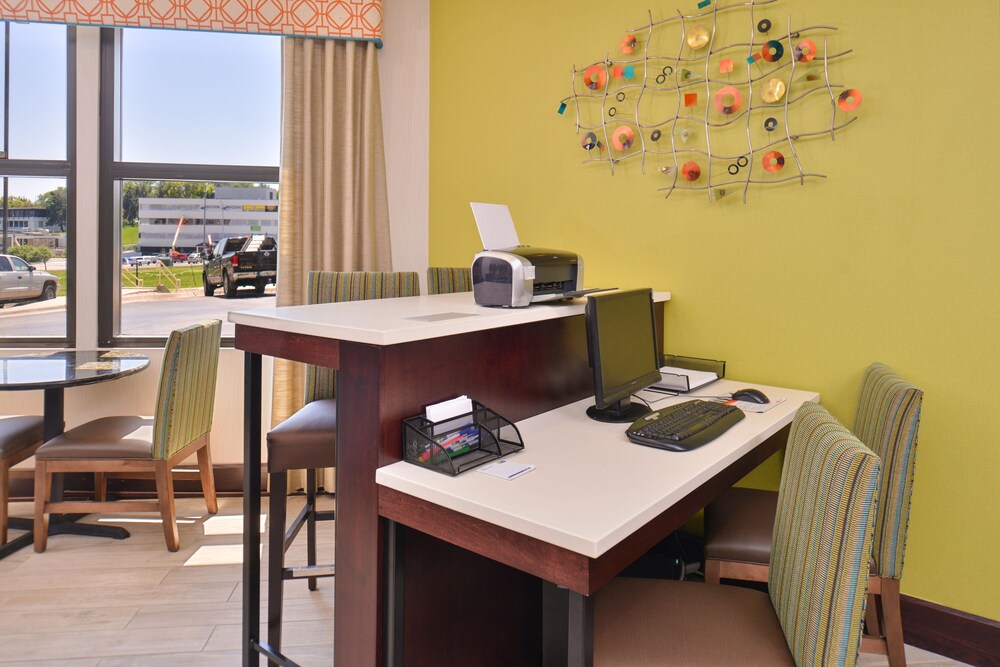 Holiday Inn Express & Suites Central Omaha by IHG - photo 31