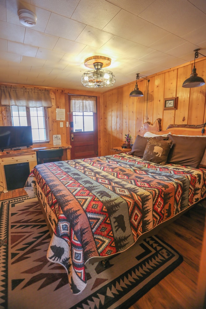 Chinook Winds Motel - photo 105