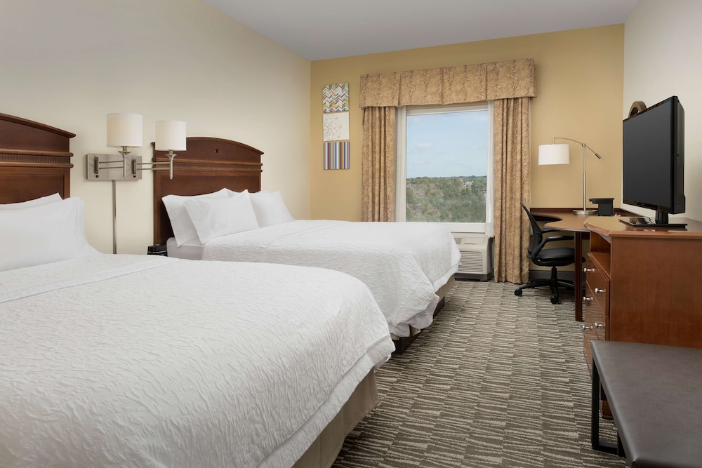 Hampton Inn & Suites Lakeland South Polk Parkway - photo 16