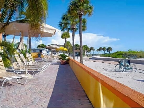Page Terrace Beachfront Hotel - photo 8