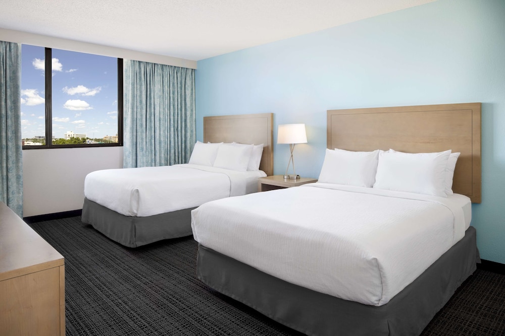 Embassy Suites by Hilton Tampa Airport Westshore - photo 18