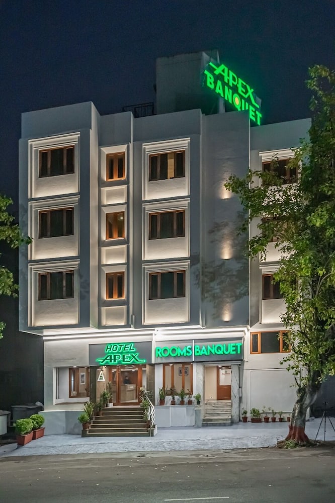 Hotel Apex — hotel in Surat