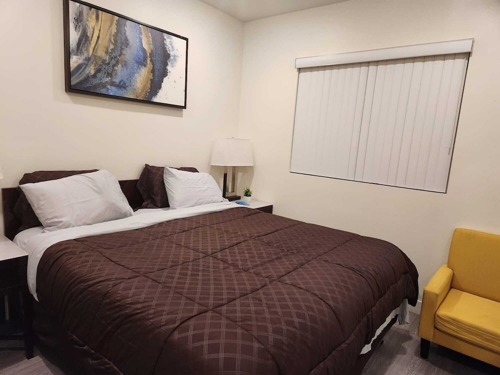 Urban Chic Apart Hotels in Central LA - photo 22