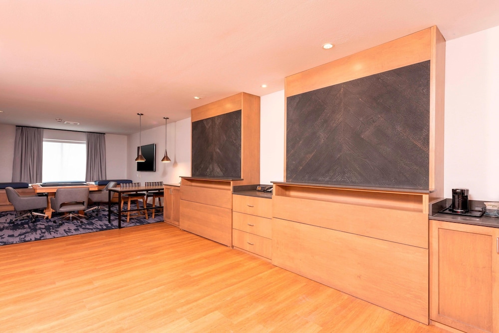 Fairfield Inn & Suites by Marriott Fair Oaks Farms - photo 20