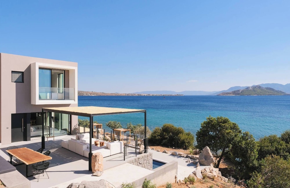 Floating Cubes Villas Aegina — 4-Star Luxury Hotel in Aegina, Greece