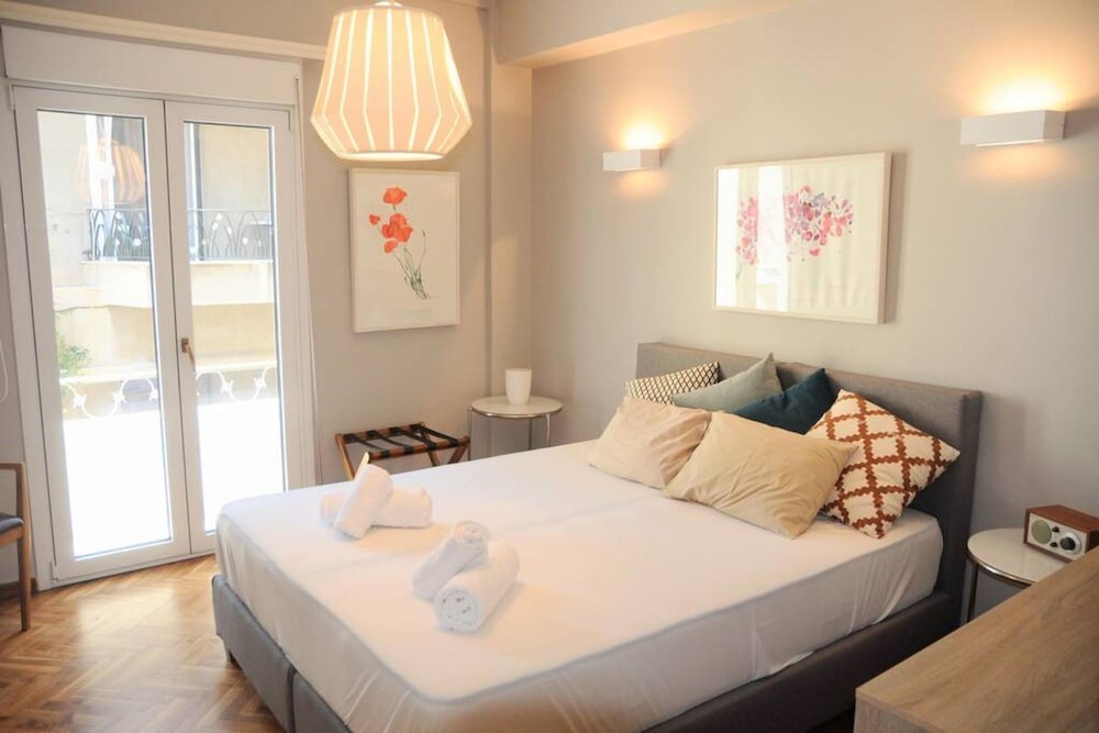 Lovely Apartment Under the Acropolis — 4-Star Luxury Hotel in Athens, Greece