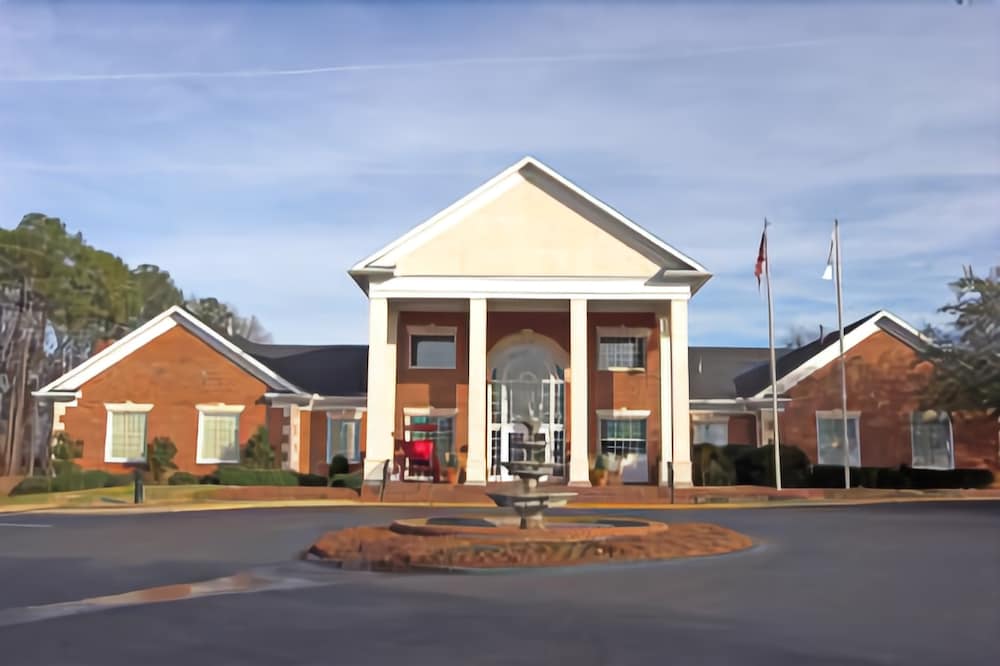 White Columns Inn - carbon neutral hotel in Thomson