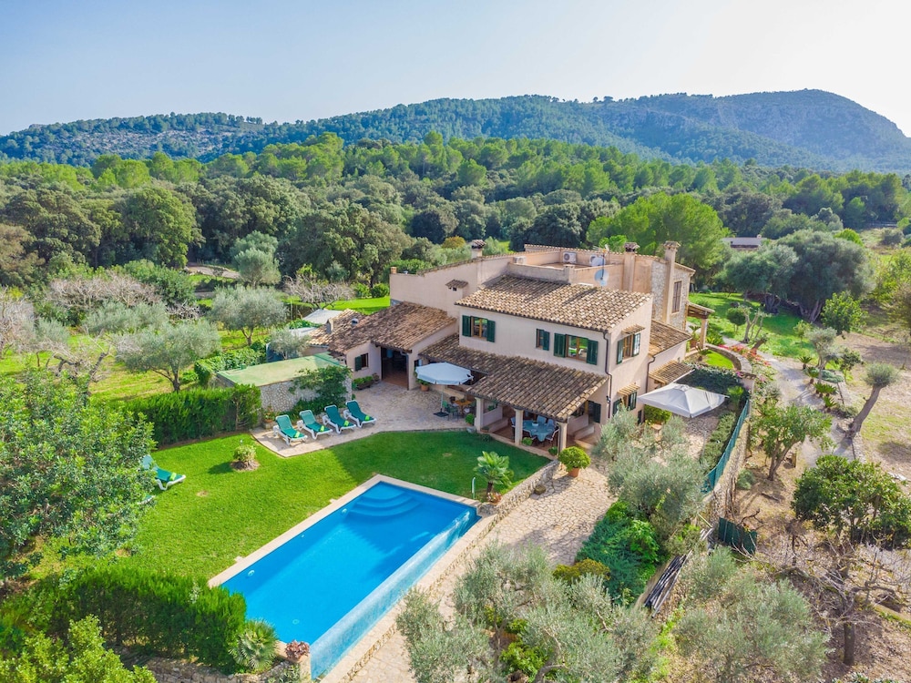 Reynes In Mallorca With 3 Bedrooms And 2 Bathrooms — Pollenca