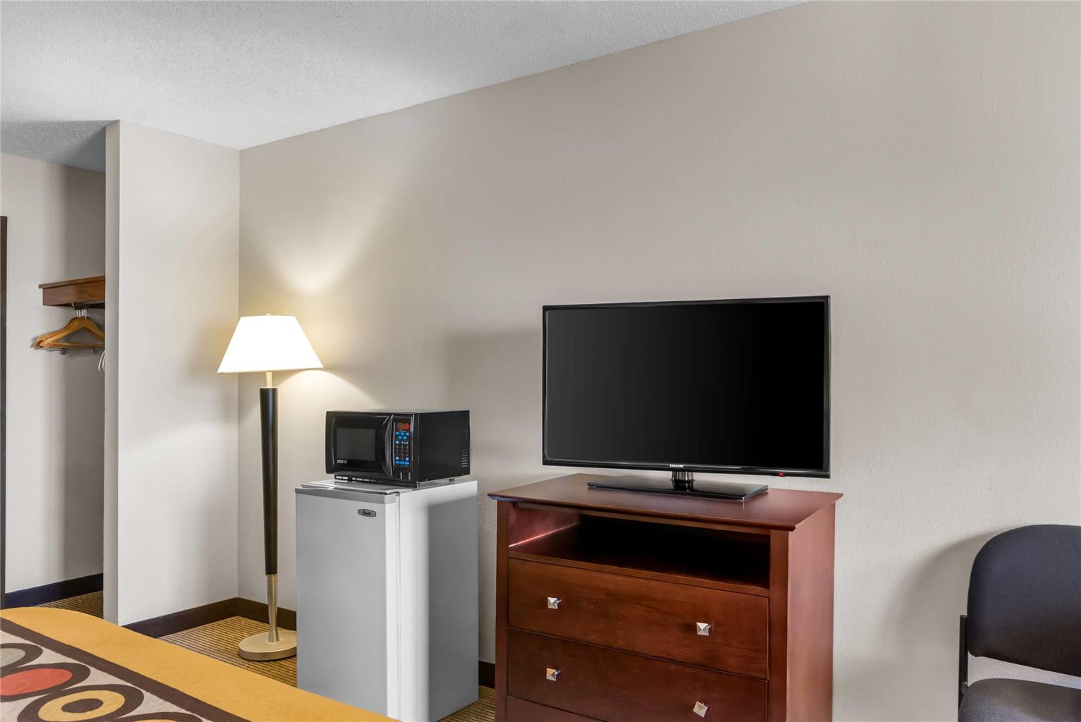 Super 8 by Wyndham Bloomington University Area - photo 15