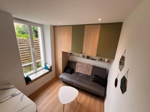 Studio Melun Peaceful Area 5 Min To Train Station — hotel in Melun
