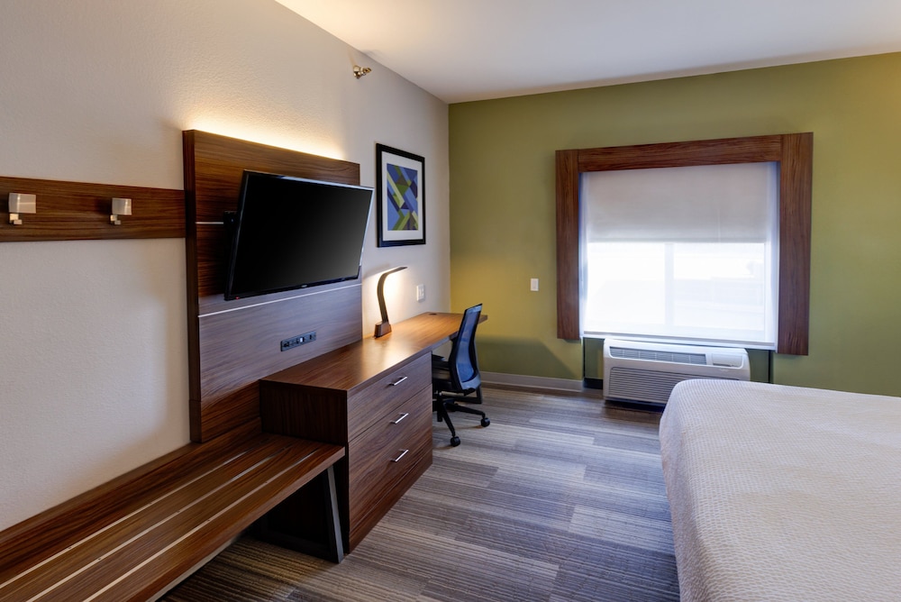 Holiday Inn Express & Suites Shelbyville Indianapolis by IHG - photo 17