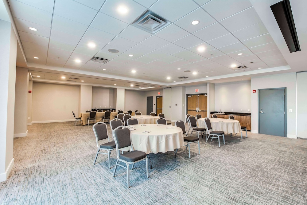 Embassy Suites Louisville East - photo 118