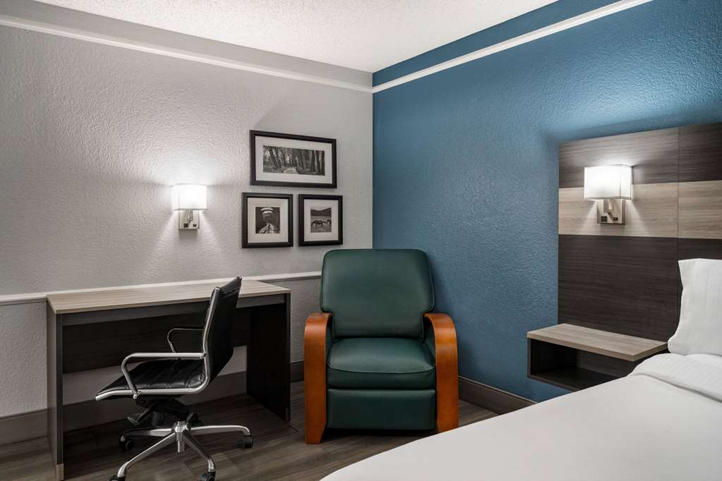 La Quinta Inn by Wyndham Victoria - photo 38