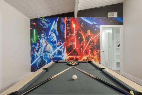 Lightsaber Lounge Hot Tub Billiards 10mnstoDisney in Anaheim, United States